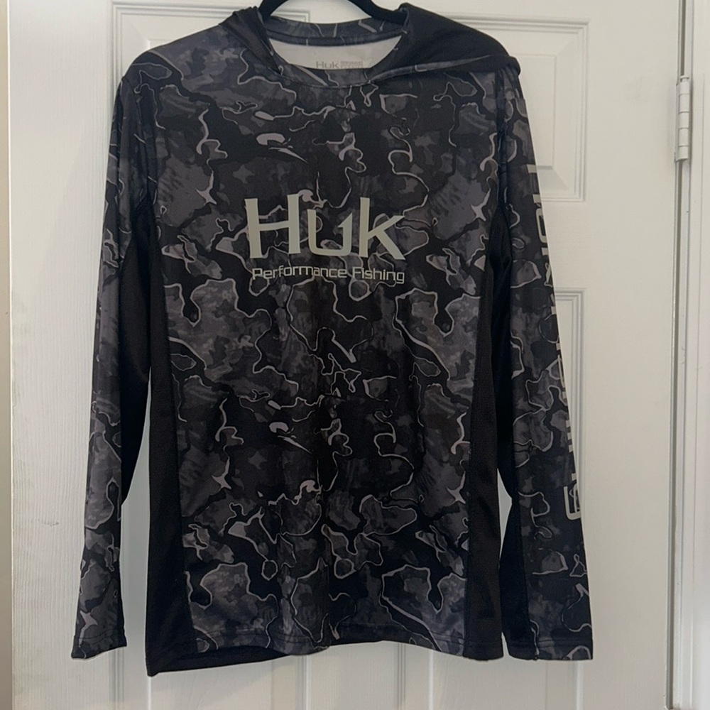 Huk Performance Hoodie size medium